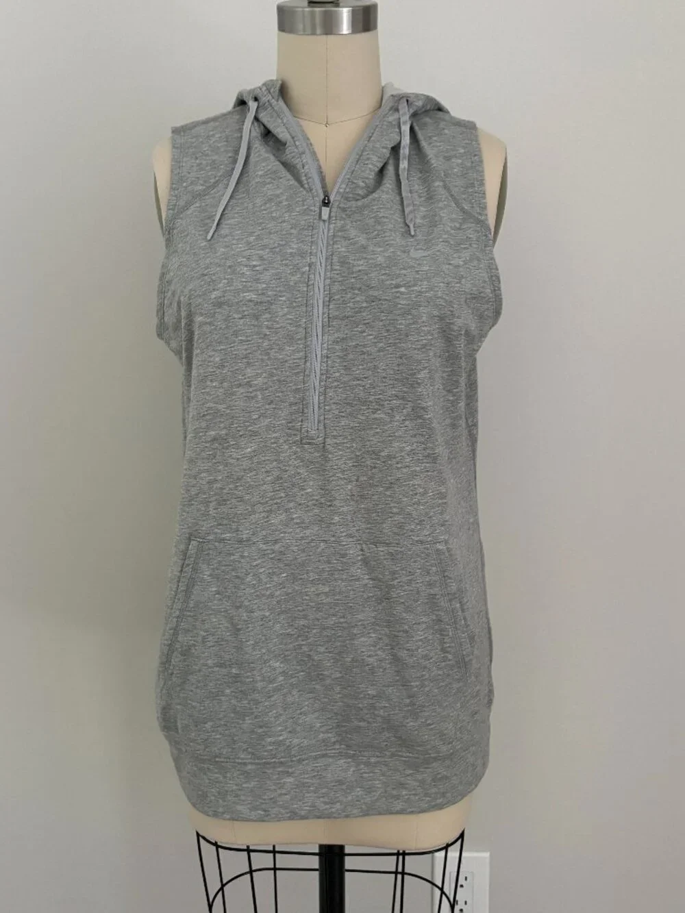 Nike Obsessed Grey Sleeveless Half Zip Hoodie Athleisure Sporty Chic Gym Wear M
